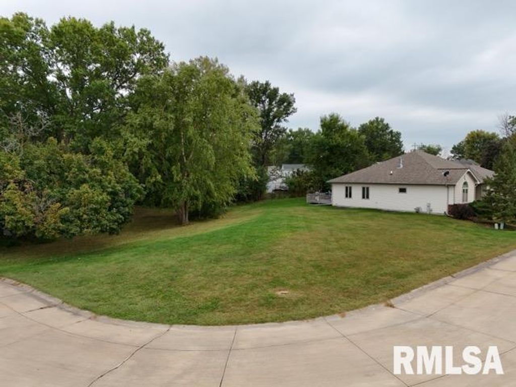 Lot 12 HIDDEN VALLEY Circle, Davenport, IA 52804