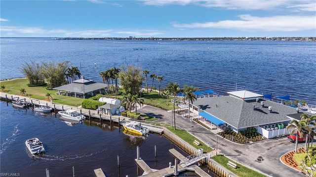 4160 Steamboat BEND E # 406, Fort Myers, FL 33919