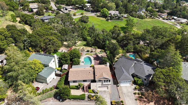 620 Alta Vista Dr, Healdsburg, CA 95448