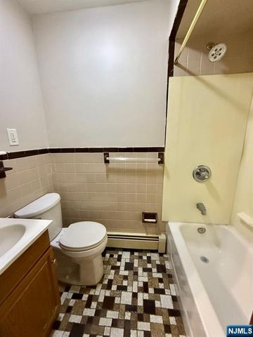 239-243 Harrison Avenue APT10, Harrison, NJ 07029