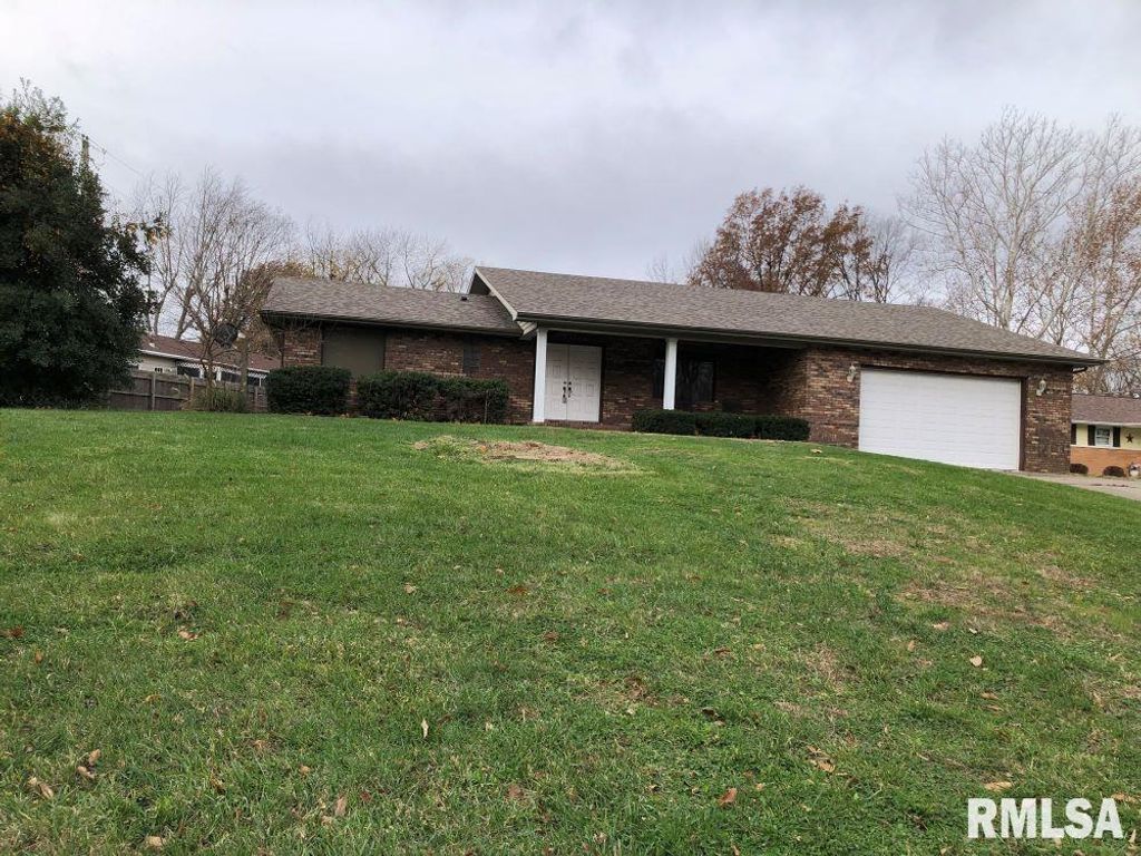 Image 1 of property listing at 14495 Old Centralia Lane, Mt Vernon, IL 62864