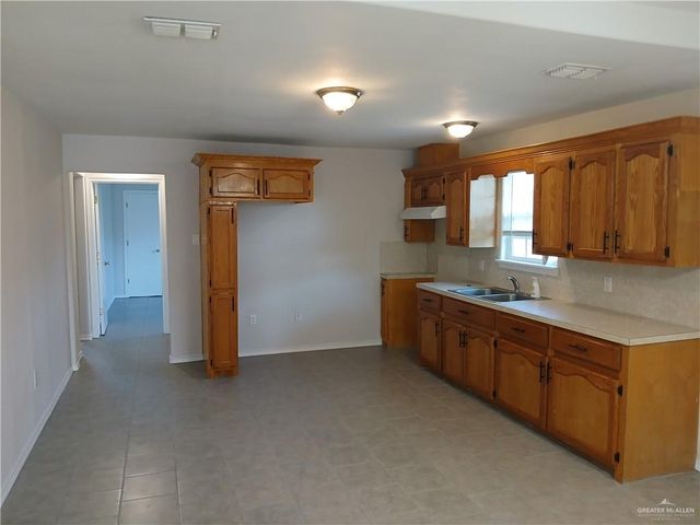 1952 S 33rd Street, Mcallen, TX 78503