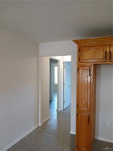 1952 S 33rd Street, Mcallen, TX 78503