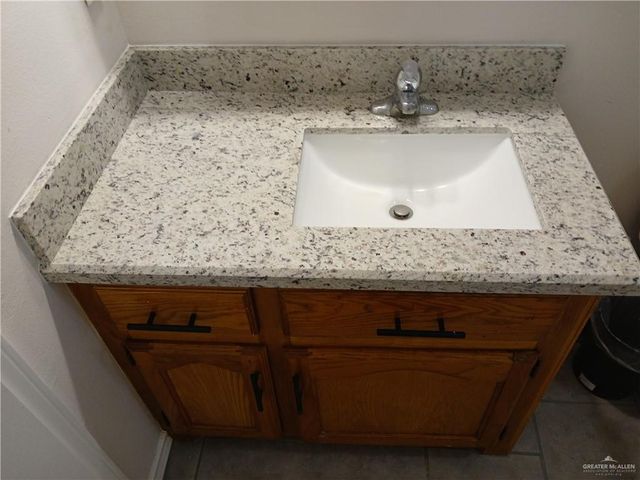 1952 S 33rd Street, Mcallen, TX 78503