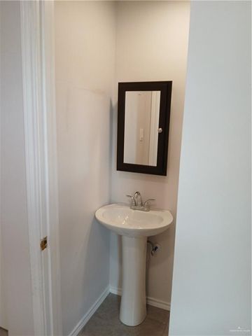 1952 S 33rd Street, Mcallen, TX 78503