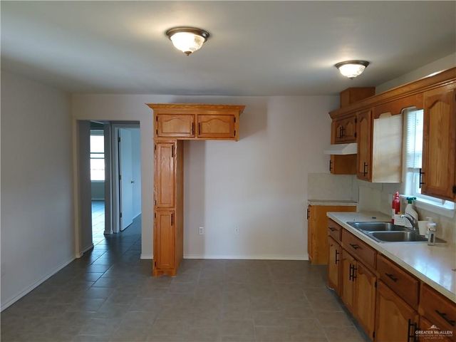 1952 S 33rd Street, Mcallen, TX 78503