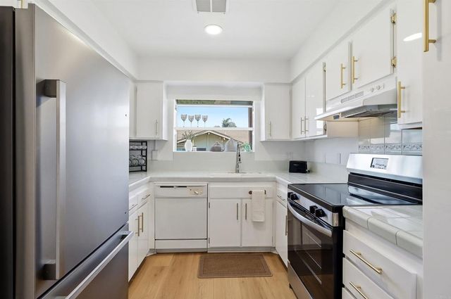 1039 Plover Way, Oceanside, CA 92057