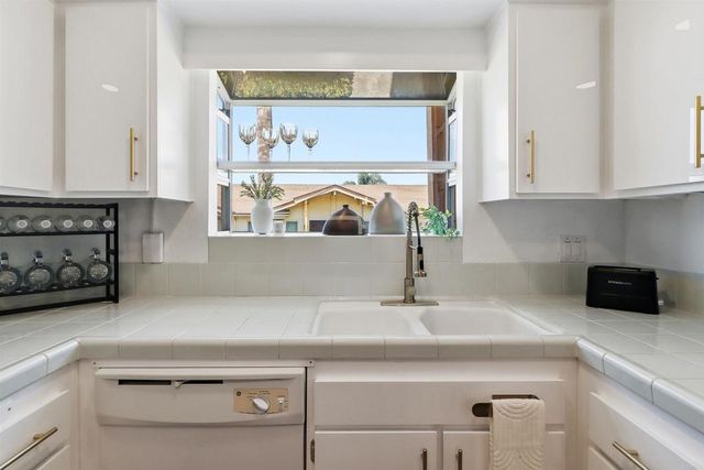 1039 Plover Way, Oceanside, CA 92057