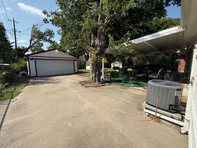 2125 Ridgeview Street, Fort Worth, TX 76119