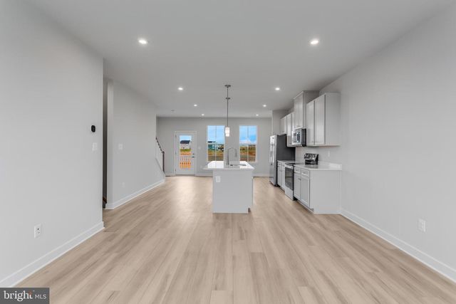 1733 DESTRIER ST, Ranson, WV 25438