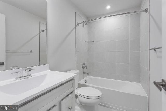 1733 DESTRIER ST, Ranson, WV 25438