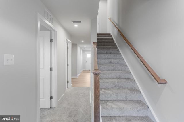 1733 DESTRIER ST, Ranson, WV 25438