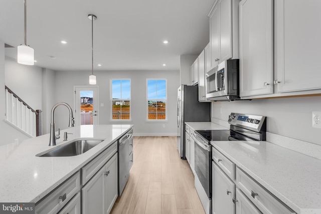 1733 DESTRIER ST, Ranson, WV 25438