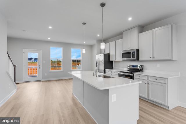 1733 DESTRIER ST, Ranson, WV 25438