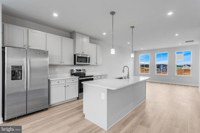 1733 DESTRIER ST, Ranson, WV 25438