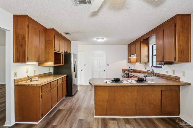 1328 Tiger Ln, Gulf Breeze, FL 32563