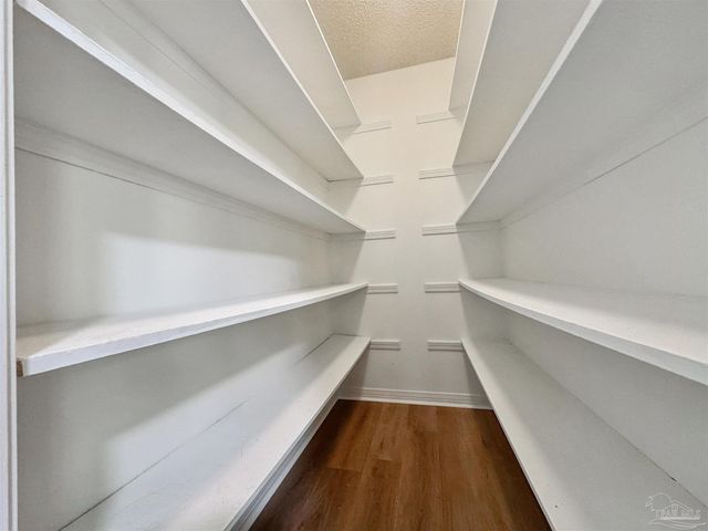 1328 Tiger Ln, Gulf Breeze, FL 32563