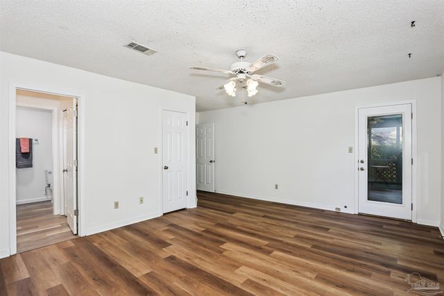 1328 Tiger Ln, Gulf Breeze, FL 32563