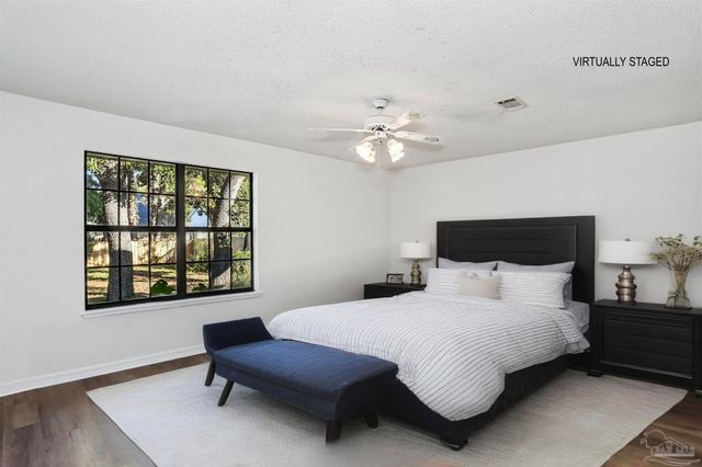 1328 Tiger Ln, Gulf Breeze, FL 32563