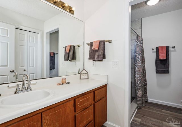 1328 Tiger Ln, Gulf Breeze, FL 32563