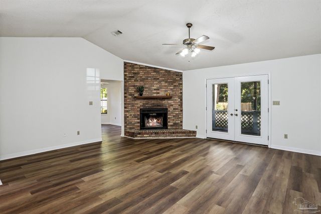 1328 Tiger Ln, Gulf Breeze, FL 32563