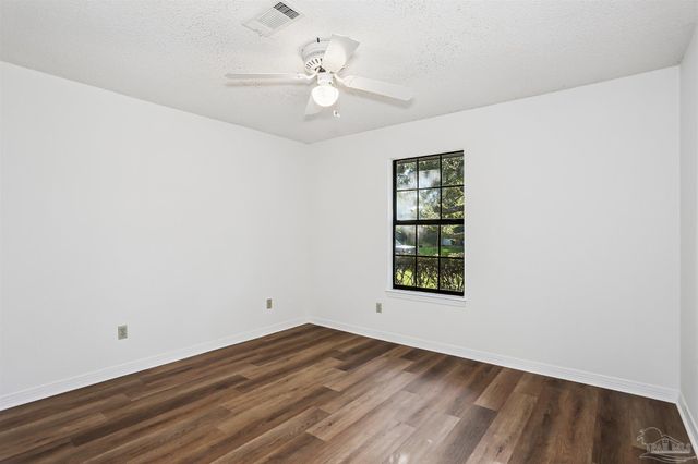 1328 Tiger Ln, Gulf Breeze, FL 32563