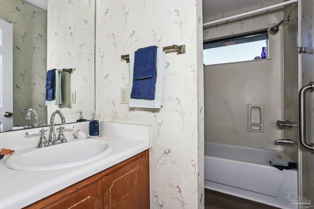 1328 Tiger Ln, Gulf Breeze, FL 32563