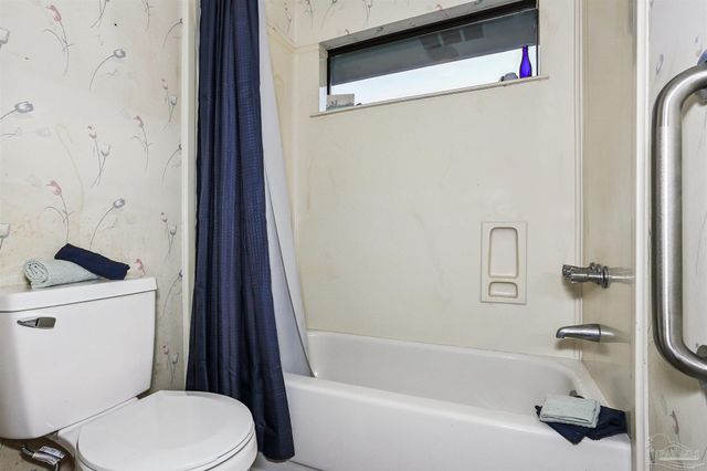 1328 Tiger Ln, Gulf Breeze, FL 32563