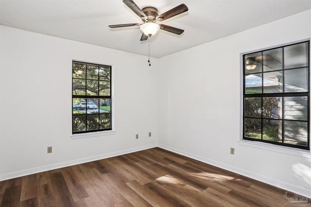 1328 Tiger Ln, Gulf Breeze, FL 32563