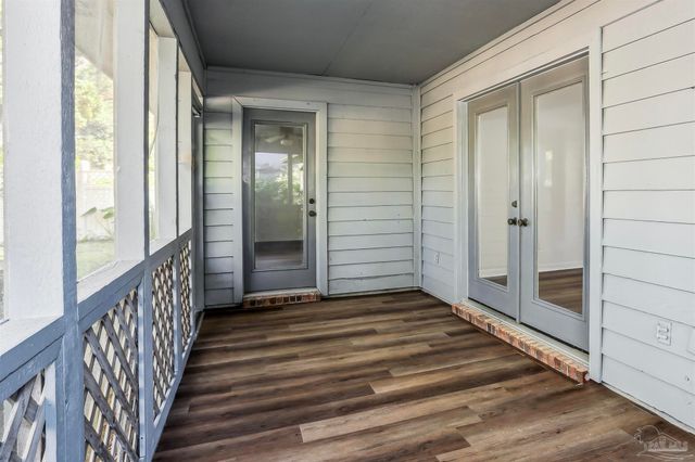 1328 Tiger Ln, Gulf Breeze, FL 32563