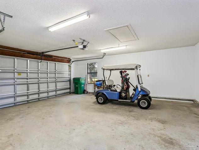 1328 Tiger Ln, Gulf Breeze, FL 32563