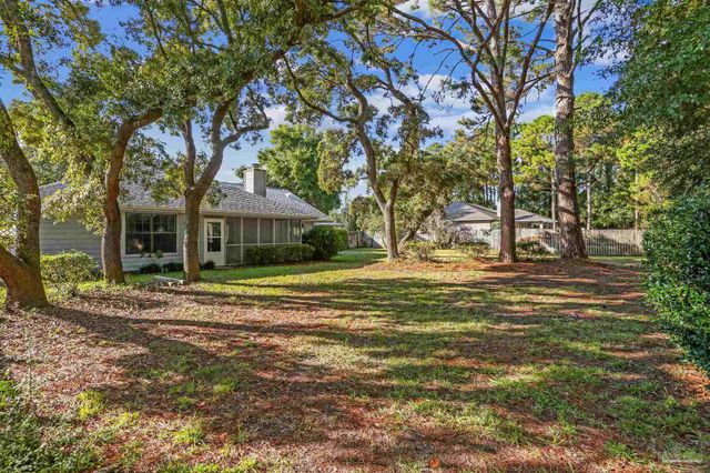 1328 Tiger Ln, Gulf Breeze, FL 32563