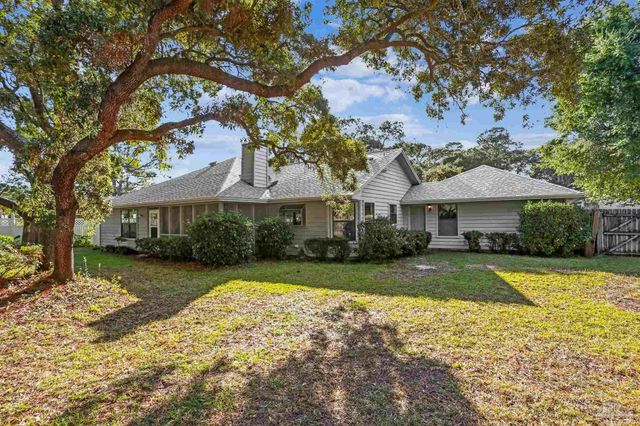 1328 Tiger Ln, Gulf Breeze, FL 32563
