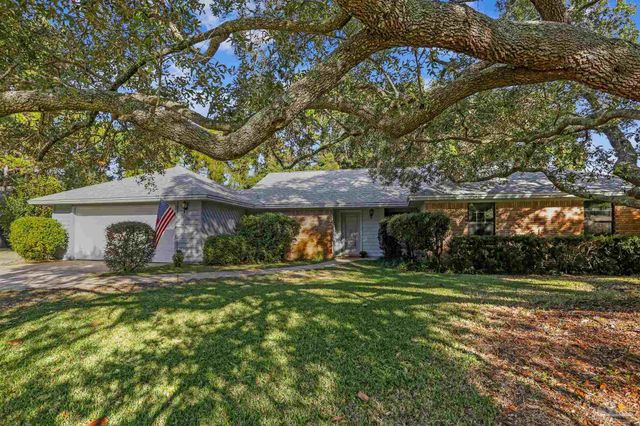 1328 Tiger Ln, Gulf Breeze, FL 32563