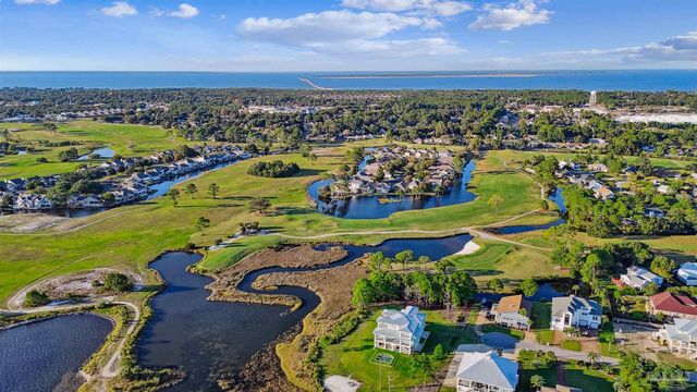 1328 Tiger Ln, Gulf Breeze, FL 32563