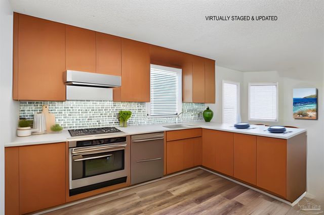 1328 Tiger Ln, Gulf Breeze, FL 32563