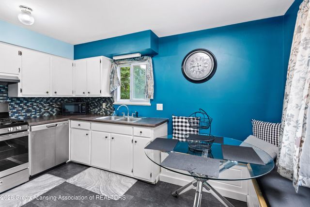 2290 Park Lane, Holt, MI 48842