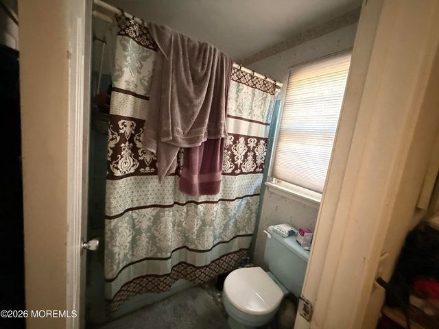 40 Newport Drive, Manalapan, NJ 07726