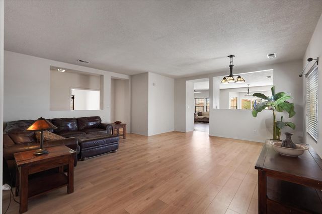 5524 Gladstone Drive NE, Rio Rancho, NM 87144