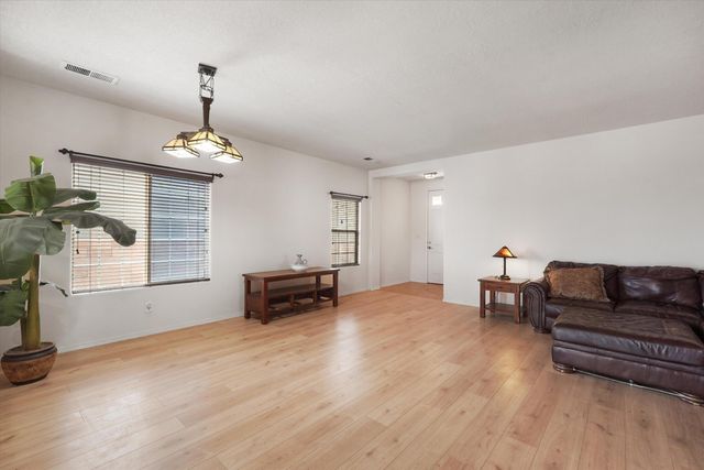 5524 Gladstone Drive NE, Rio Rancho, NM 87144