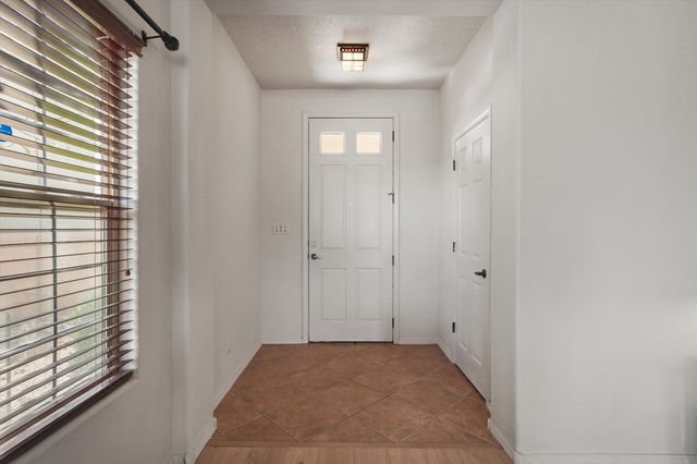5524 Gladstone Drive NE, Rio Rancho, NM 87144