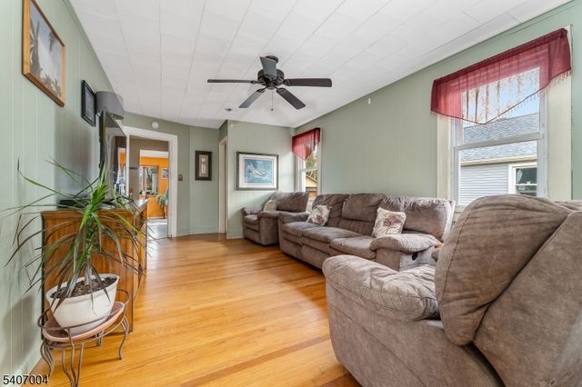 219 Gertrude Ter, Dunellen Boro, NJ 08812