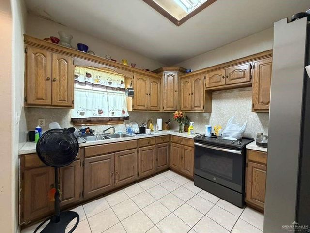 1212 12th Street, Mercedes, TX 78570