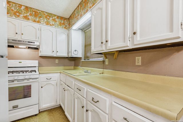 2315 Fairhill, San Antonio, TX 78228