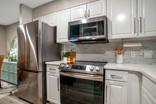 50 Yacht Cove Dr Apt 214, Hilton Head Island, SC 29928