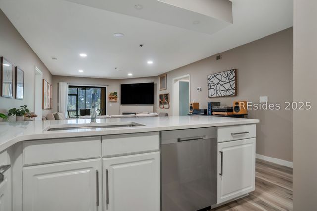 50 Yacht Cove Dr Apt 214, Hilton Head Island, SC 29928