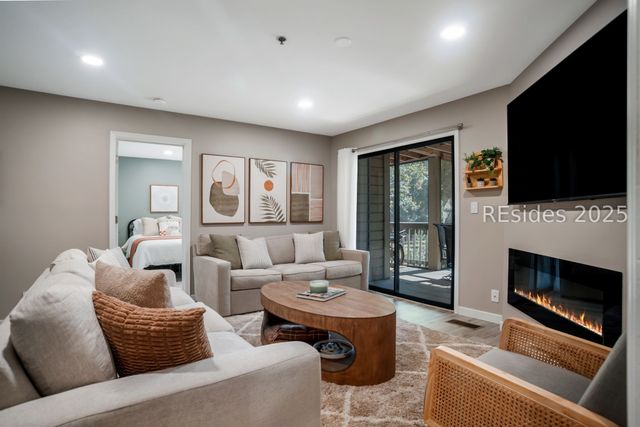 50 Yacht Cove Dr Apt 214, Hilton Head Island, SC 29928