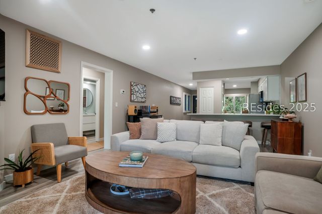 50 Yacht Cove Dr Apt 214, Hilton Head Island, SC 29928