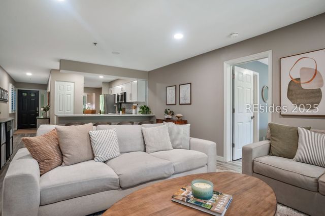 50 Yacht Cove Dr Apt 214, Hilton Head Island, SC 29928