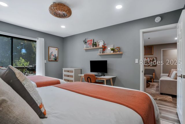 50 Yacht Cove Dr Apt 214, Hilton Head Island, SC 29928